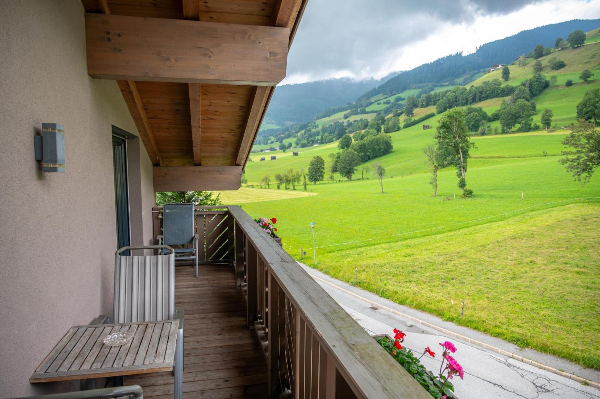Haus Piesendorf Apartamento Exterior foto